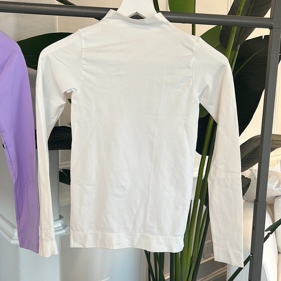 Set of 2 long sleeves stretchable shirts . - Picture 4 of 8